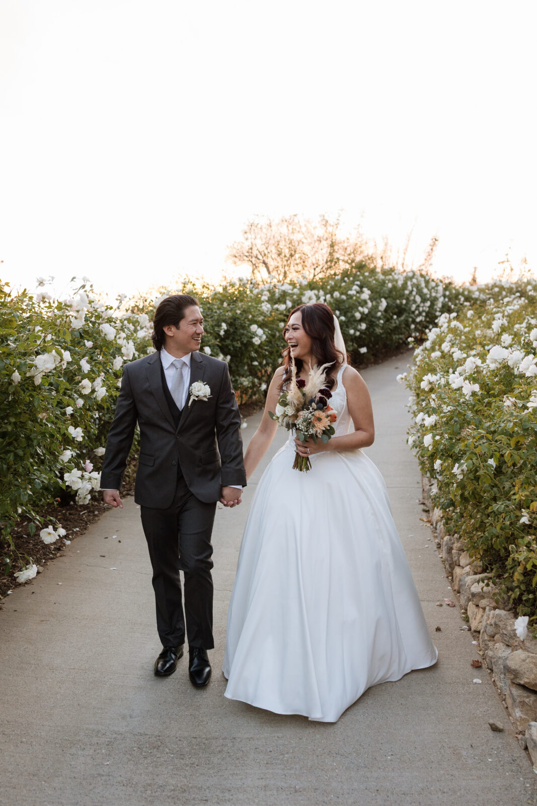Wedding photos at Serendipity by Kassidy Klicks social wedding photographer